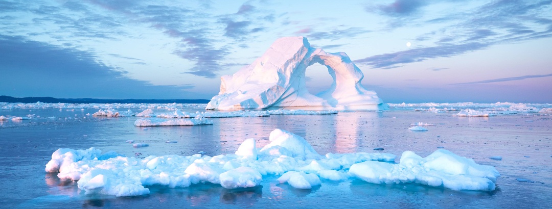 Eisberg in der Disko Bay bei Grönland.